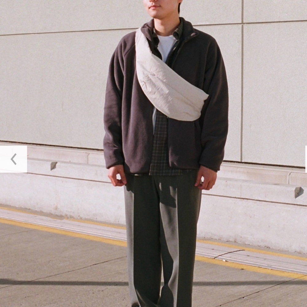 UNIQLO U Unisex Crossbody Bag in Beige - Picture 8 of 9
